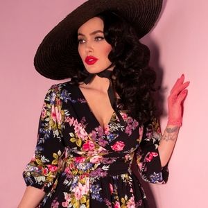 BAWDY CROPPED BLOUSE IN BLACK VINTAGE FLORAL